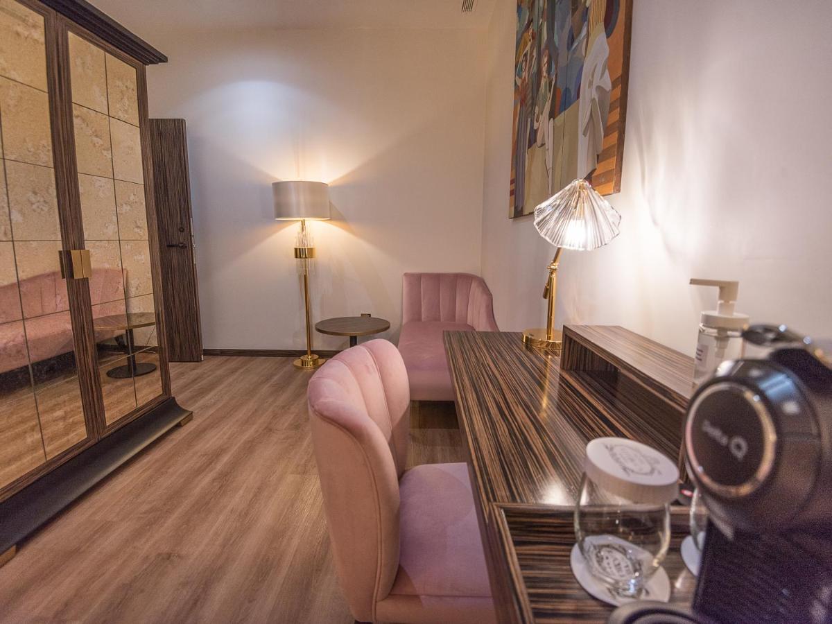 Hotel Republica Boutique Hotel Tomar Eksteriør billede A suite at the hotel