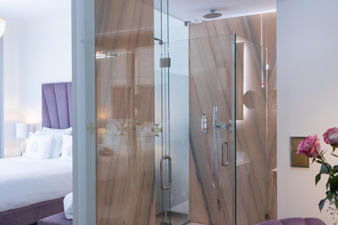 Hotel Republica Boutique Hotel Tomar Eksteriør billede A shower enclosure