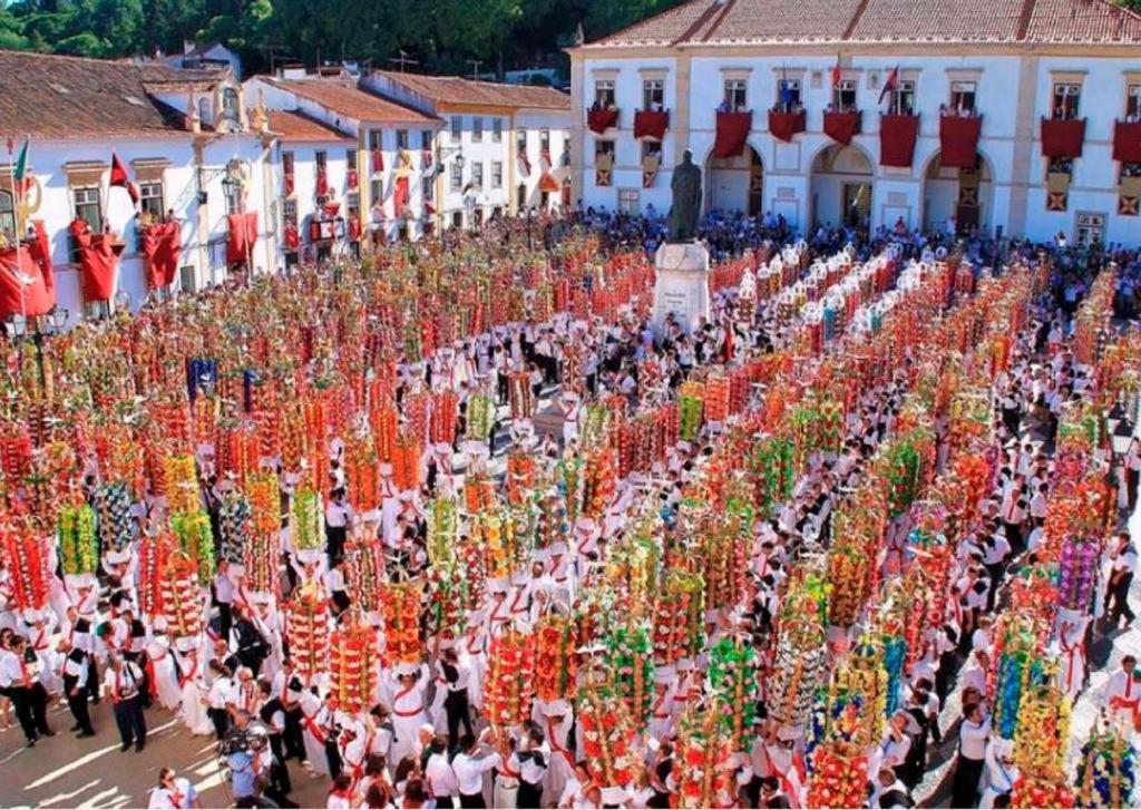 Hotel Republica Boutique Hotel Tomar Eksteriør billede The festival of the "Saetas" in March