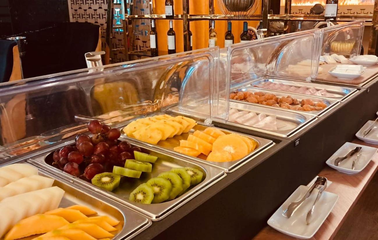 Hotel Republica Boutique Hotel Tomar Eksteriør billede A fruit salad bar