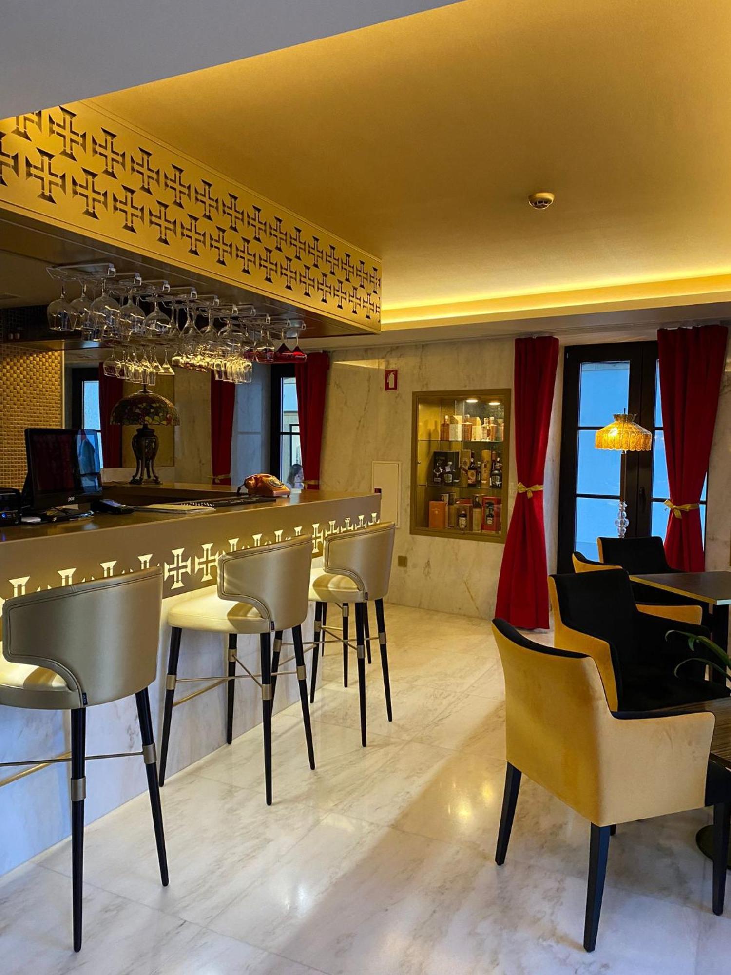 Hotel Republica Boutique Hotel Tomar Eksteriør billede The bar at the restaurant