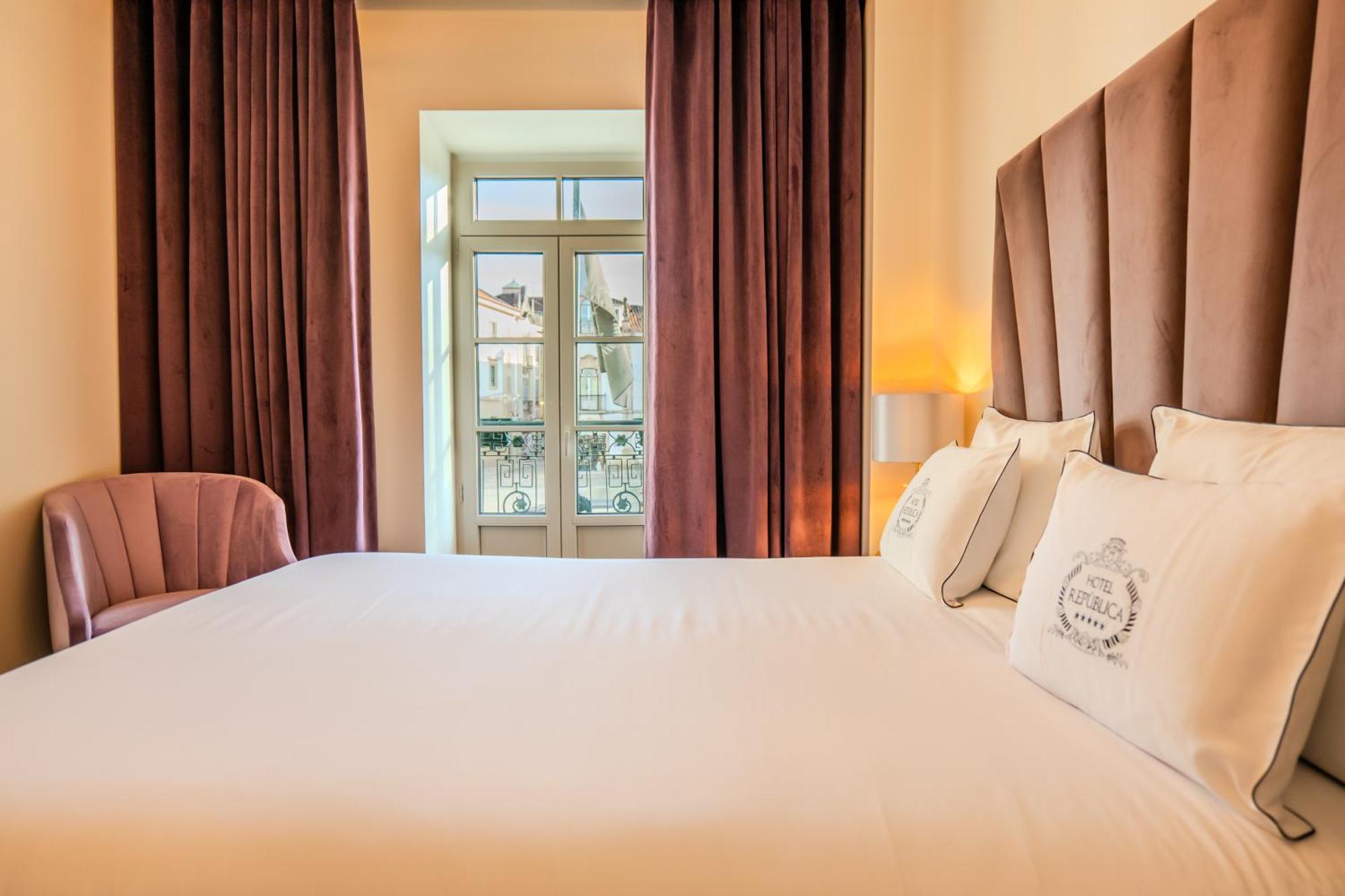 Hotel Republica Boutique Hotel Tomar Eksteriør billede A room at the hotel