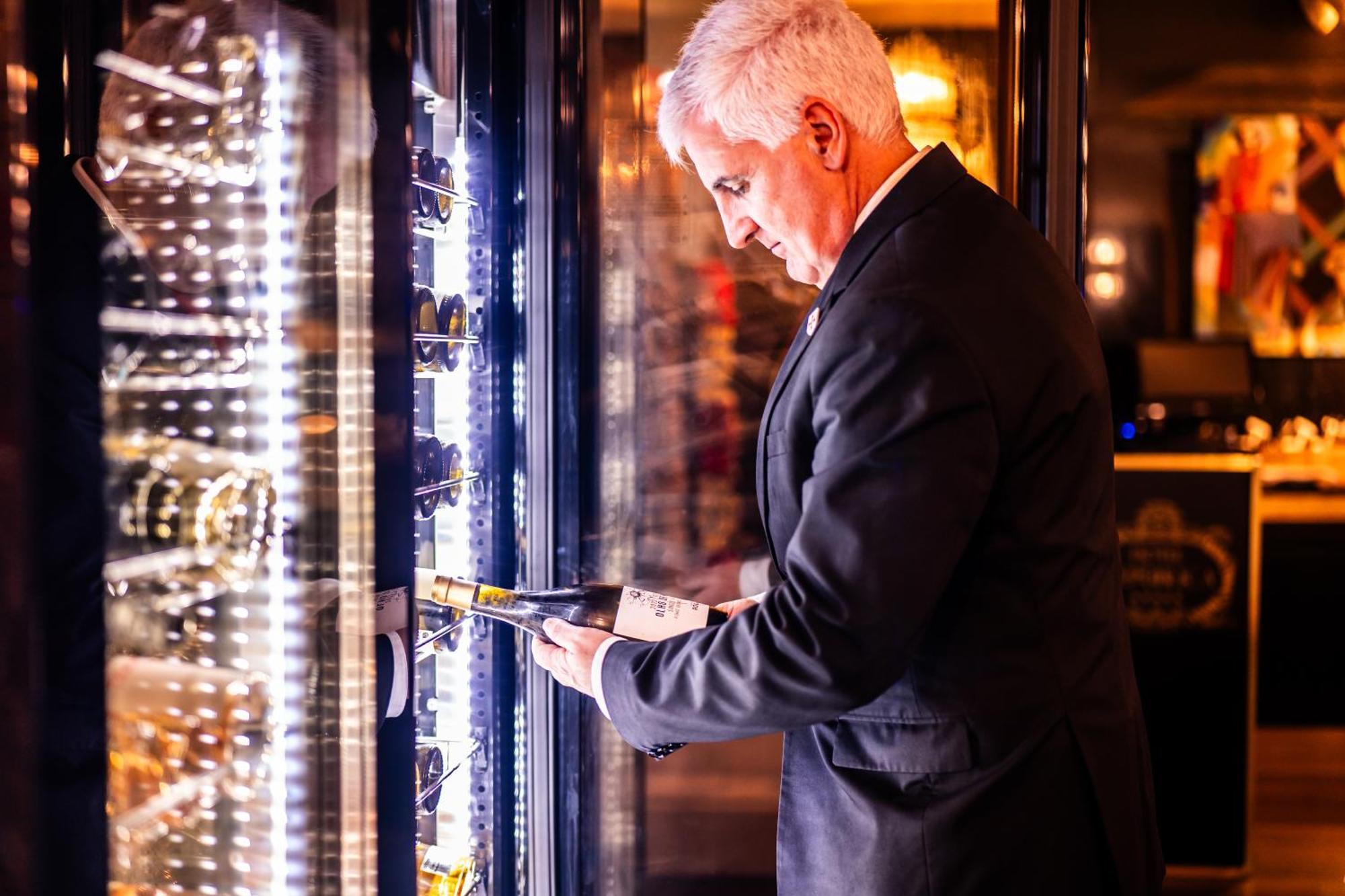 Hotel Republica Boutique Hotel Tomar Eksteriør billede A wine butler