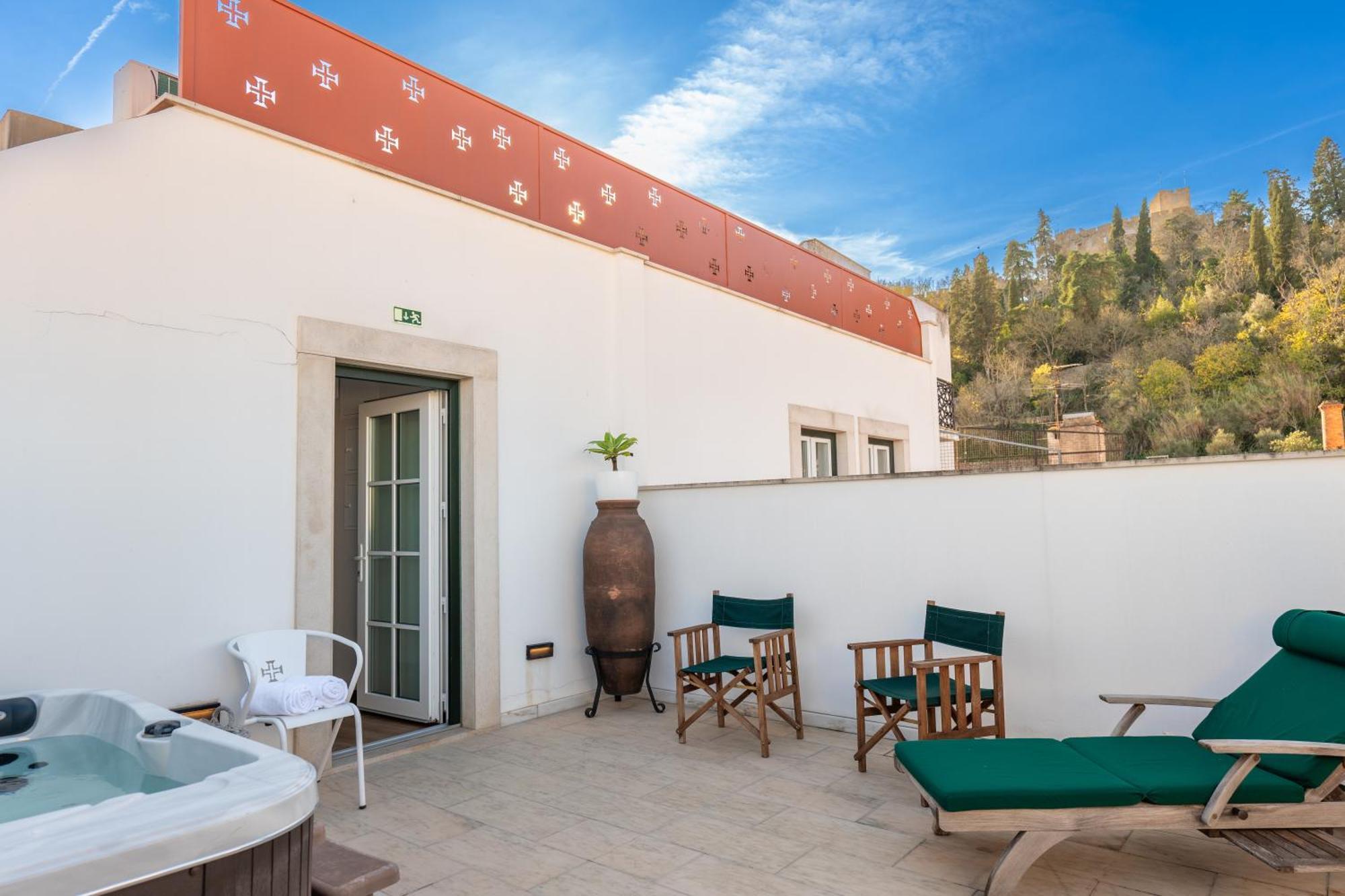 Hotel Republica Boutique Hotel Tomar Eksteriør billede Terrace of a suite
