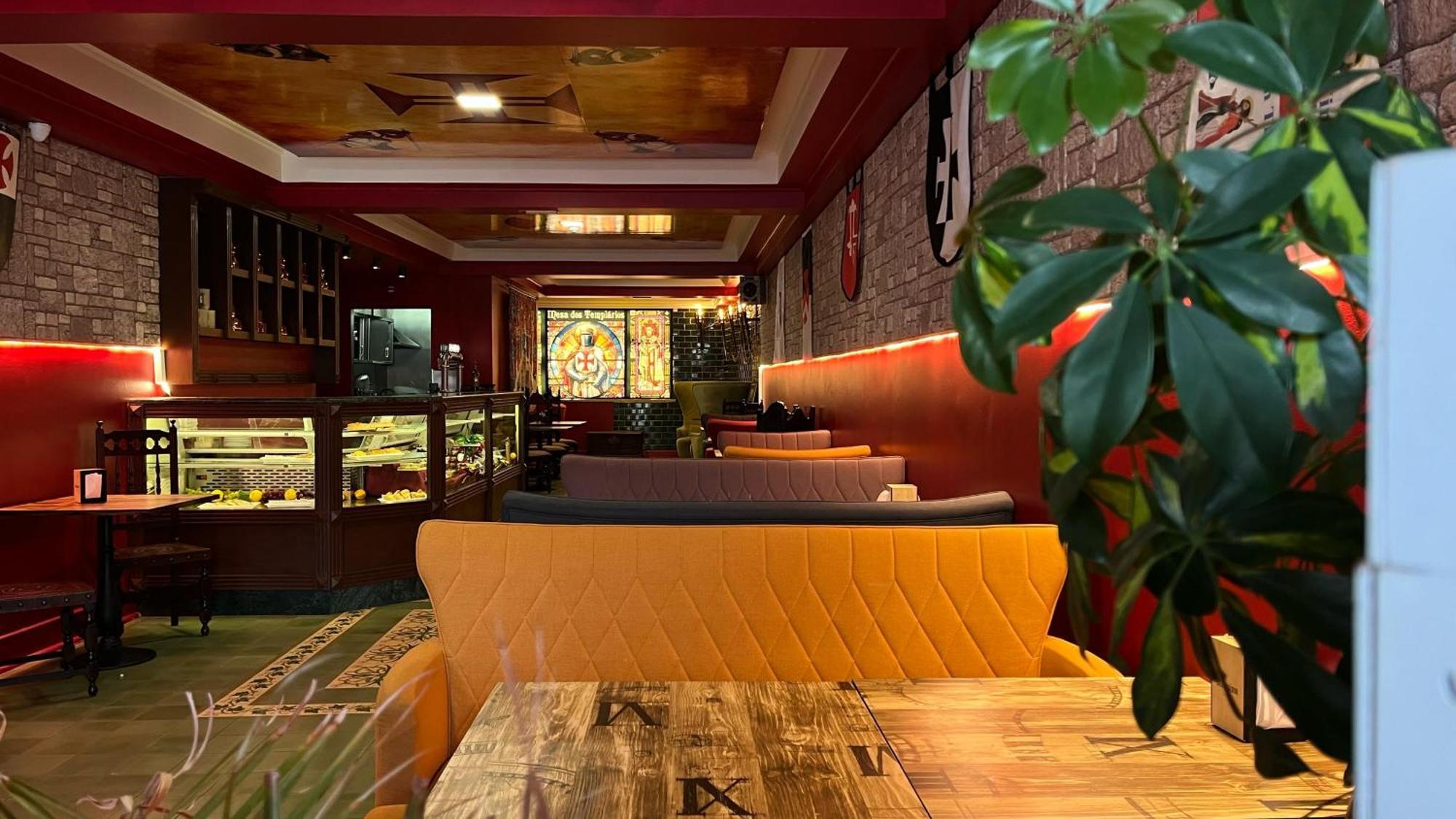 Hotel Republica Boutique Hotel Tomar Eksteriør billede Interior of a restaurant in Kathmandu